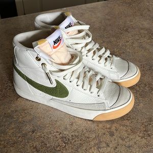 Nike blazers size 6
